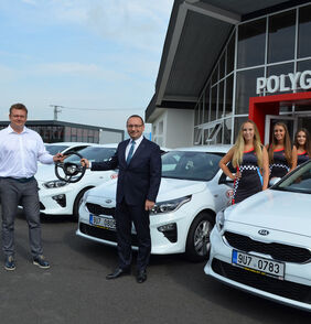 Kia předala deset nových modelů Ceed Autodromu Most