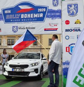 Více než 750 elektrifikovaných koní KIA se účastní ECO energy Rally Bohemia 2020