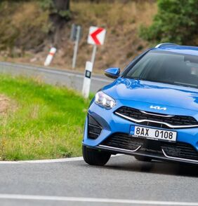 Kia se probojovala mezi čtyři nejžádanější značky v ČR. Prodejům pomáhá zásoba čipů