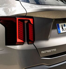 Nová Kia Sorento s prvky vlajkové lodi EV9 odtajnila své ceny