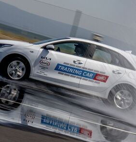 Kia zve nové zákazníky na Kurzy bezpečné jízdy