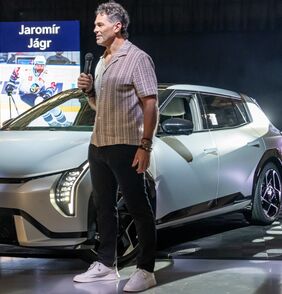 Kia spustila výrobu elektromobilů v Evropě. První vůz pokřtil Jaromír Jágr
