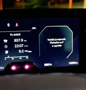 Kia EV3 v České knize rekordů. Na jedno dobití zdolala 858 km a podívala se tak do všech 14 krajů ČR