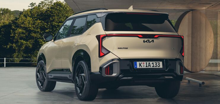 Kia Seltos Hybrid přichází s dvojitou technologickou premiérou: elektrickým pohonem všech kol e-AWD a funkcí V2L
