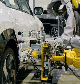 Kia představila továrnu budoucnosti: 200 technologií propojuje AI, robotizaci a digitální dvojčata na E-FOREST TECH DAY 2026